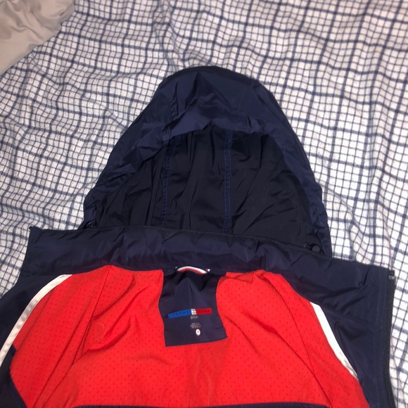 Size M Tommy Hilfiger wind breaker - Picture 5 of 5